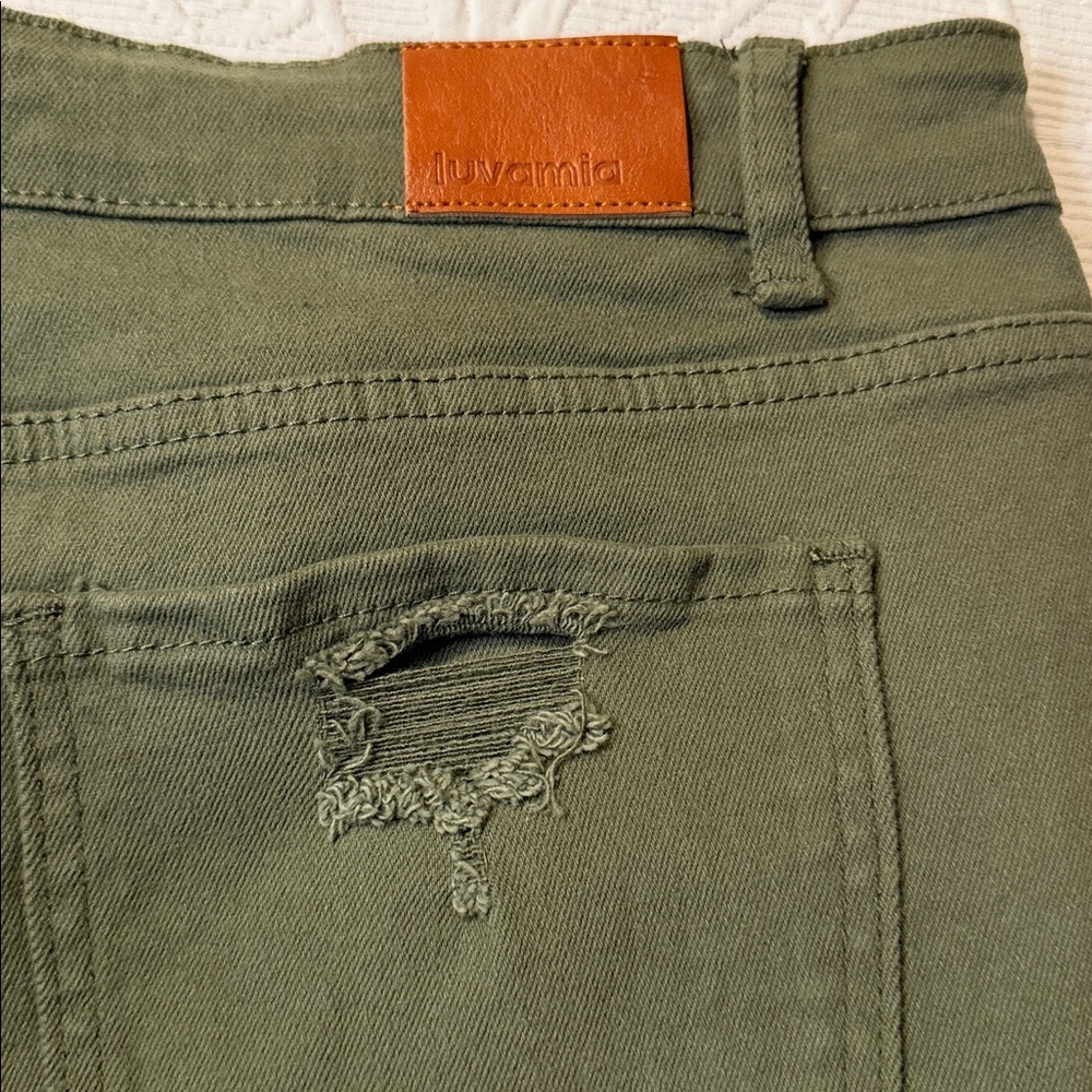Luvamia Women's Olive Green Distressed Shorts XXL NWT - Picture 6 of 10